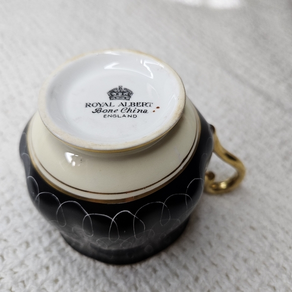 Royal Albert Crown Bone England China Teacup Saucer BLACK w/White Swirls Gold - Picture 11 of 16